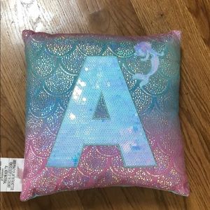 Justice pillow “A”